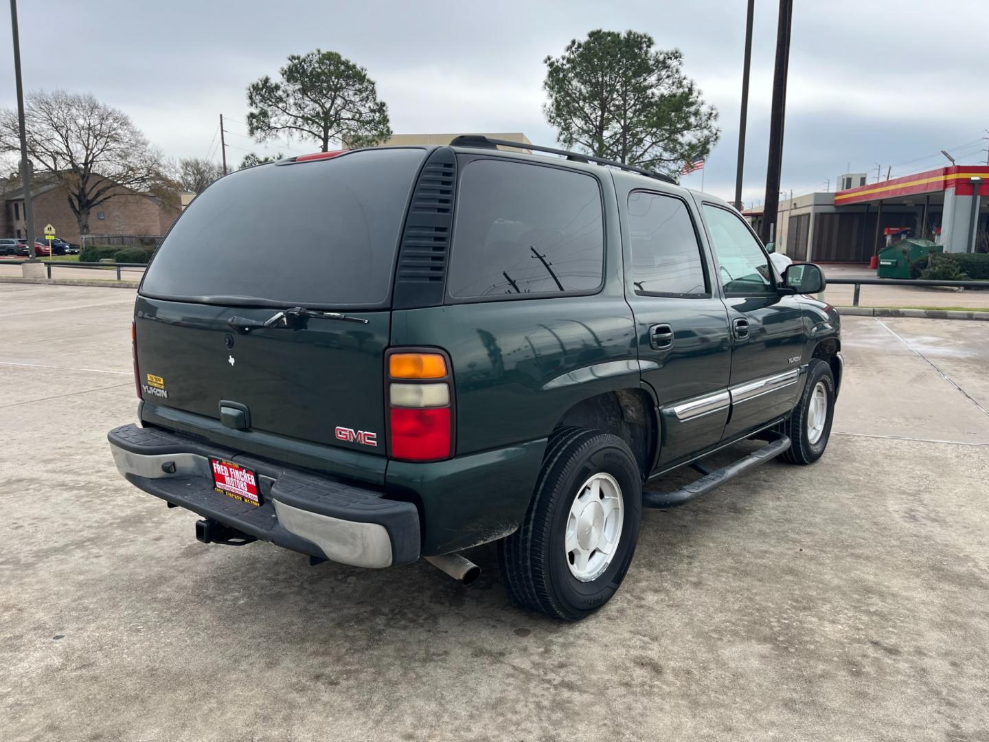 2004 green /TAN GMC Yukon 2WD (1GKEC13V94R) with an 4.8L V8 OHV 16V engine, 4-Speed Automatic Overdrive transmission, located at 14700 Tomball Parkway 249, Houston, TX, 77086, (281) 444-2200, 29.928619, -95.504074 - Photo#6